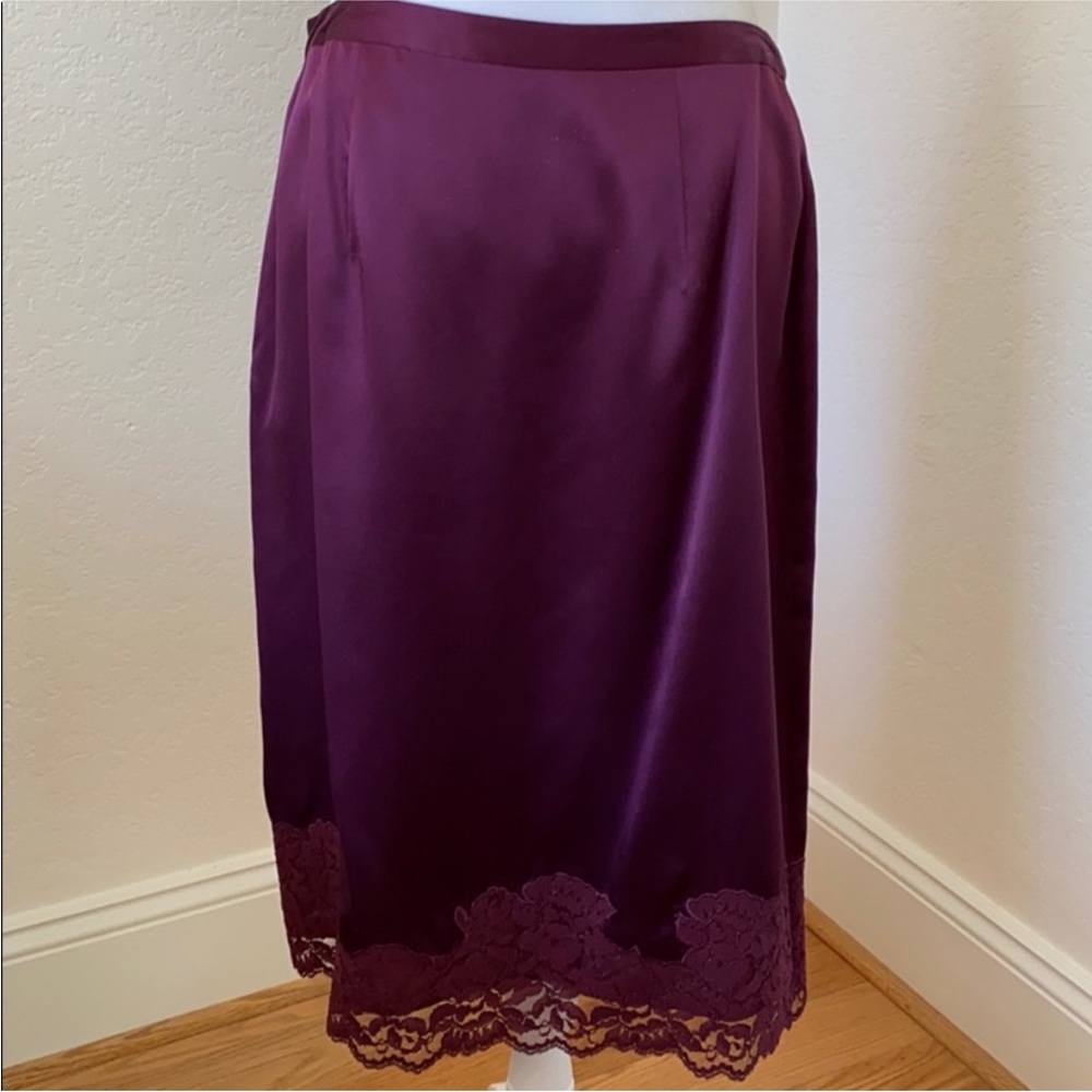 Elegant Maroon Lace Trim Skirt